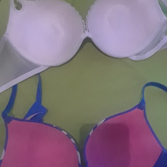 2 Victoria Secret Bra - Picture 2 of 2